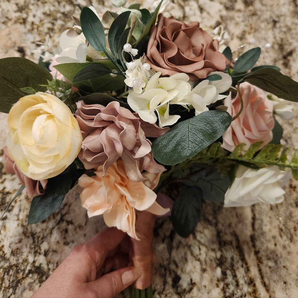 Ling’s Moments Bridal Bouquet in Dusty Rose & Cream Wedding, Like New Plus Extra